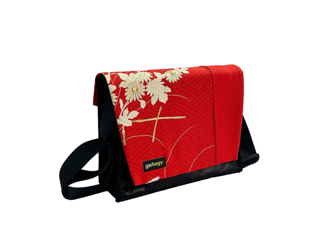 messenger bag M pub banner & red kimono