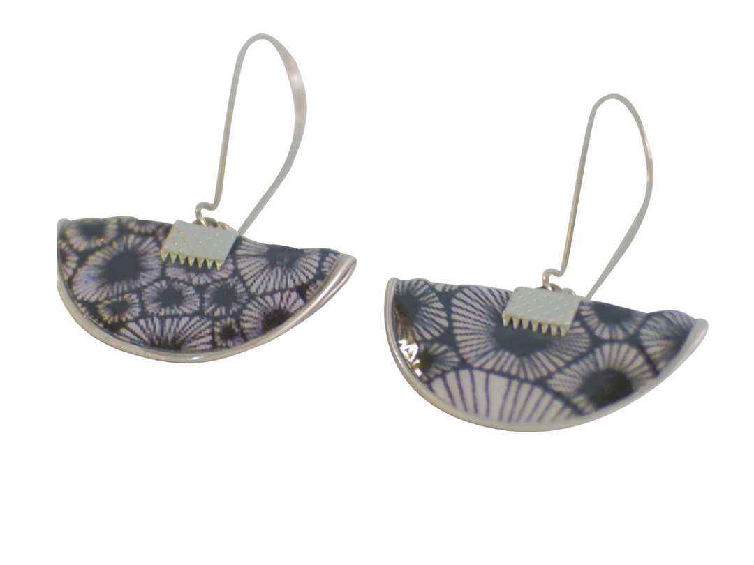 long earrings black & white flowers coffee capsules