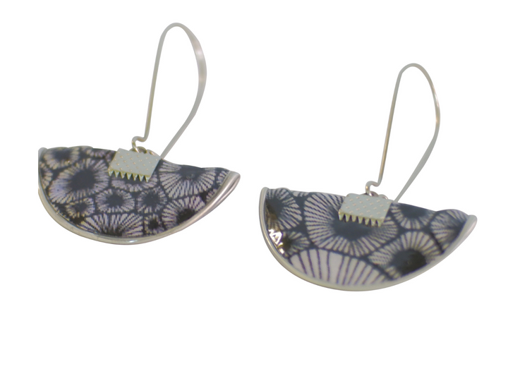 long earrings black & white flowers coffee capsules