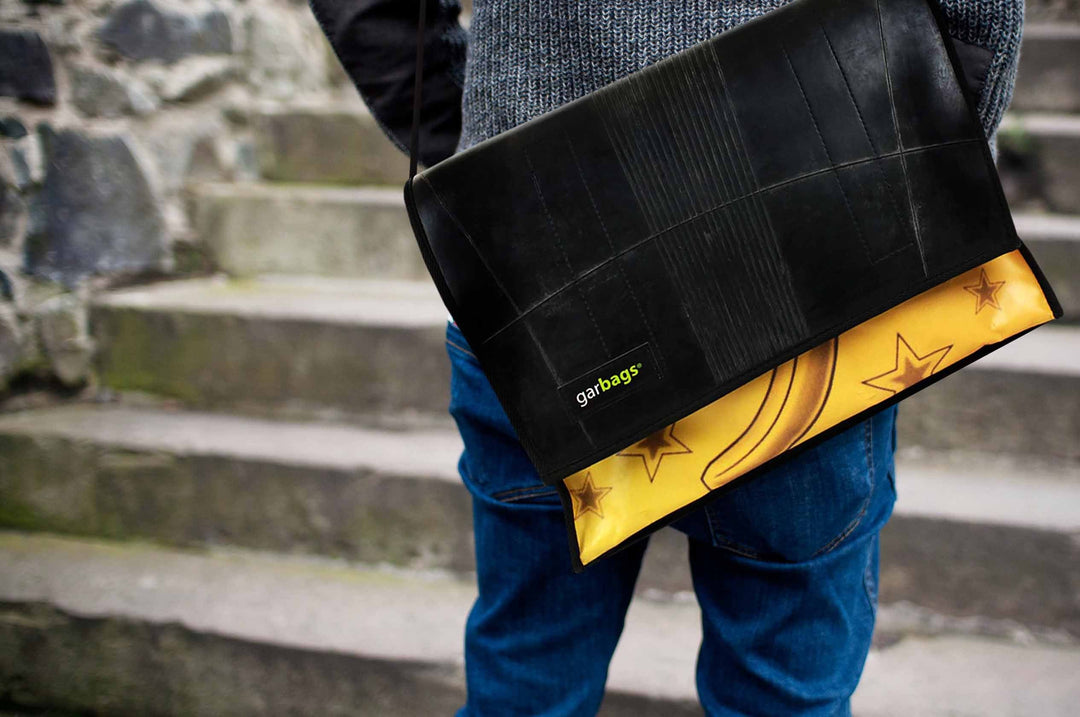 messenger bag M pub banner & pink kimono