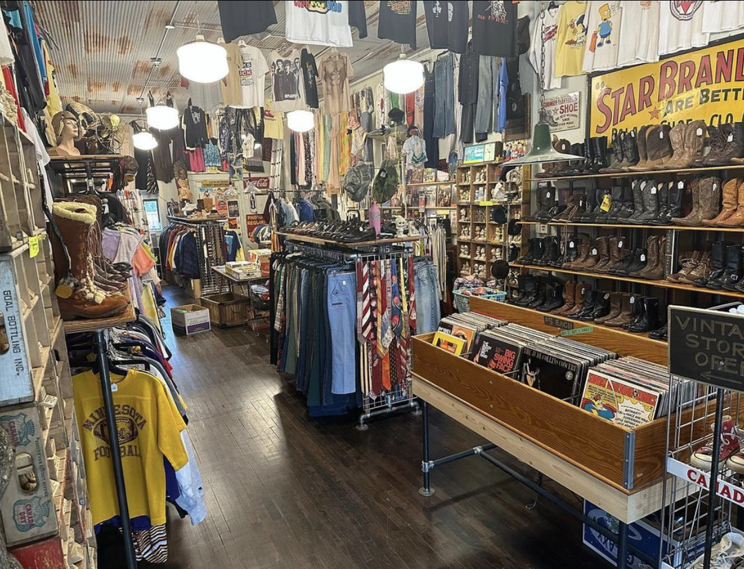316 Vintage: a glimpse of a non-typical vintage store