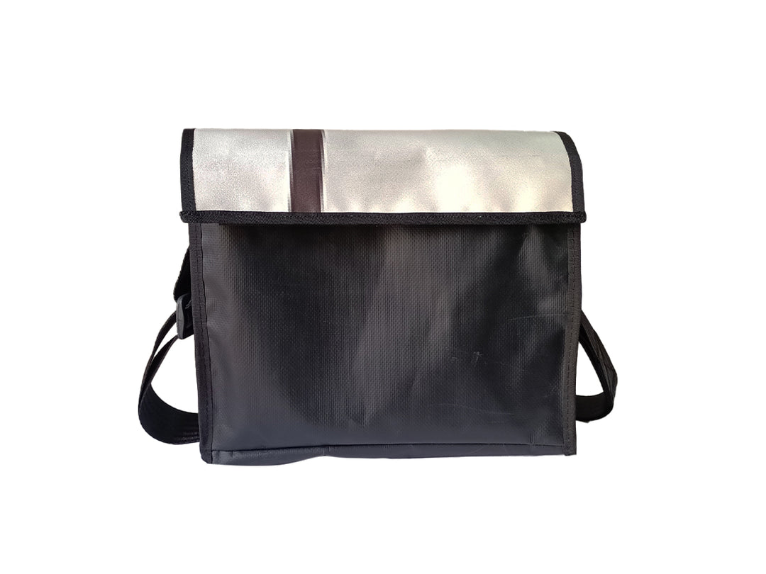 messenger bag M publicity banner white & black