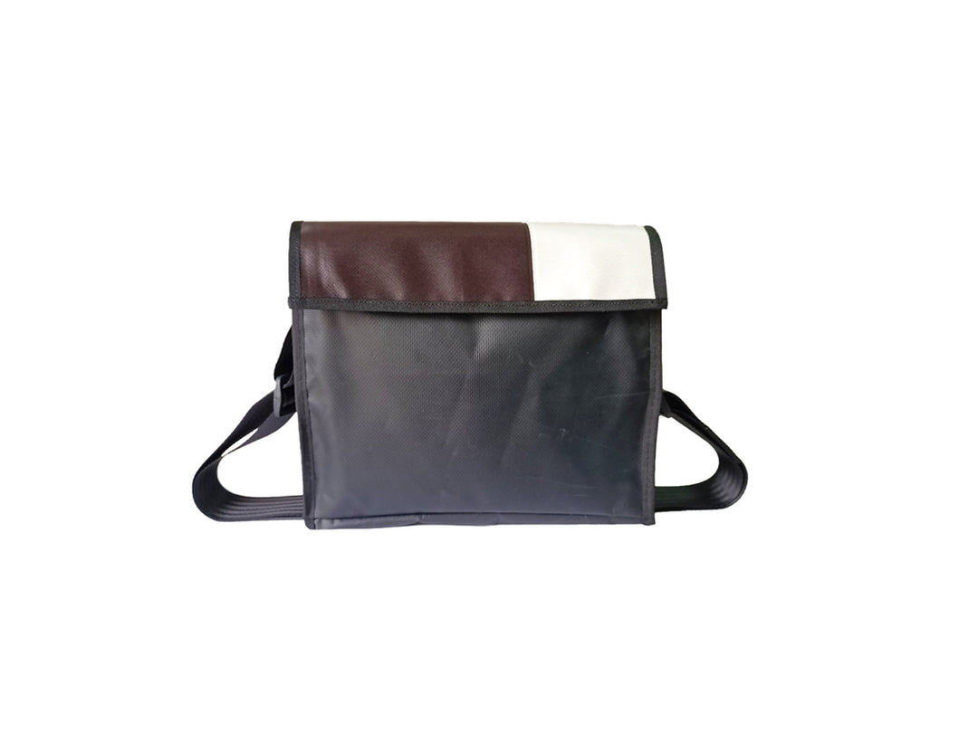 messenger bag M publicity banner black and white