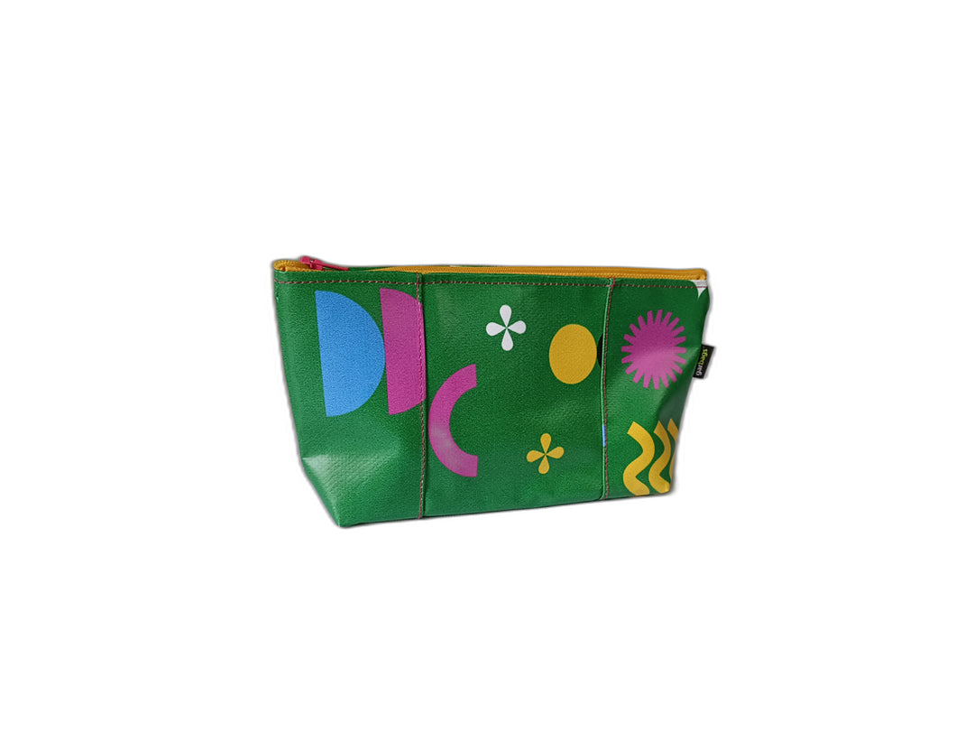 necessaire publicity banner green, white and pop colors