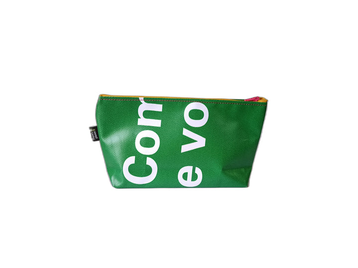 necessaire publicity banner green, white and pop colors
