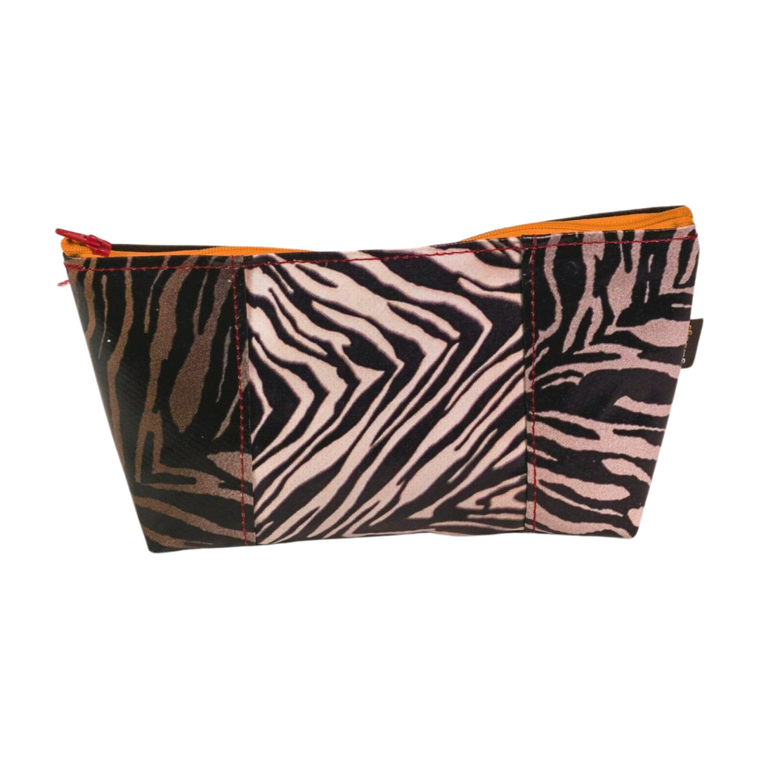 necessaire publicity banner black & white