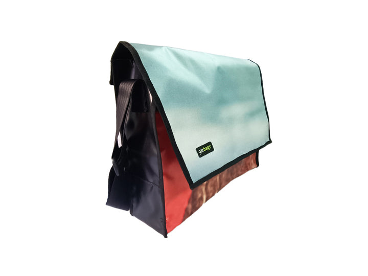 Messenger Bag XL publicity banner red and blue