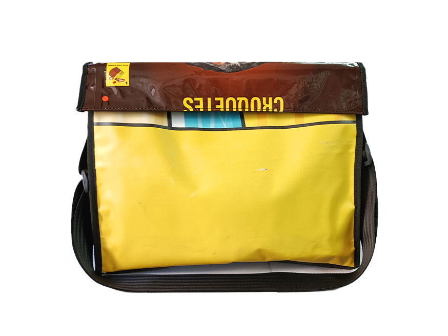 Messenger Bag XL dog food package yellow and brown dog