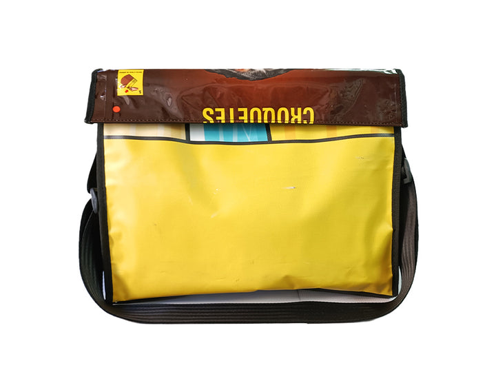 Messenger Bag XL dog food package yellow and brown dog