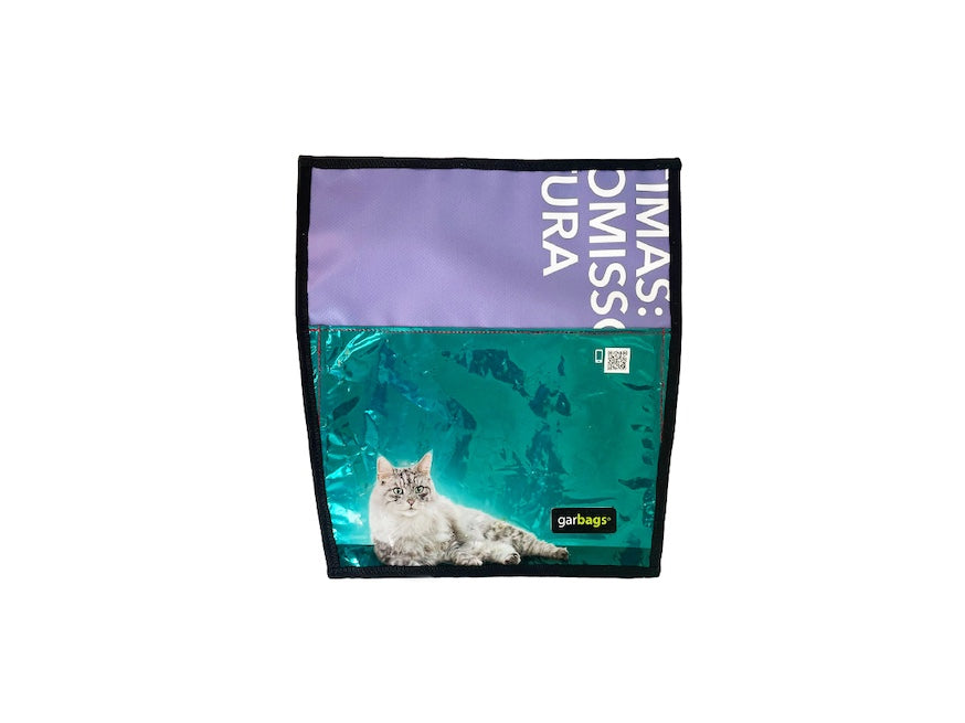 extraflap M cat food package bright blue