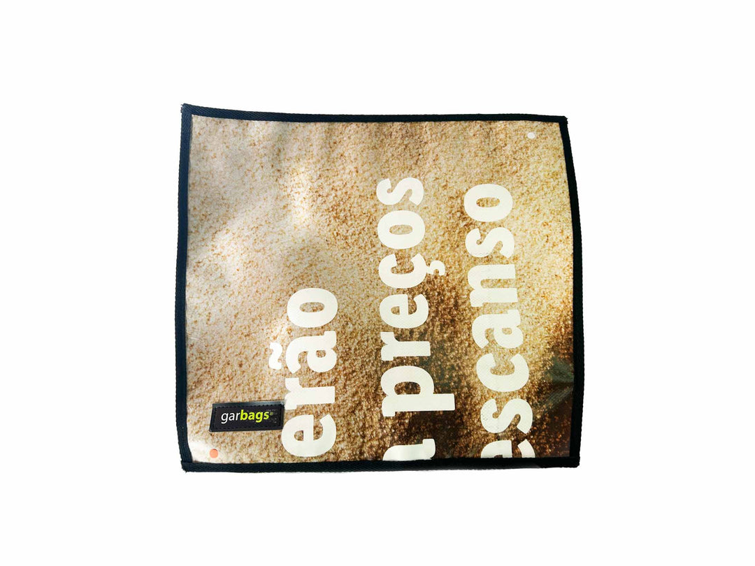 extraflap XL publicity banner beach sand with letters