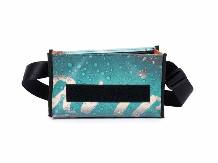 messenger bag / bike handlebar base white & blue drops