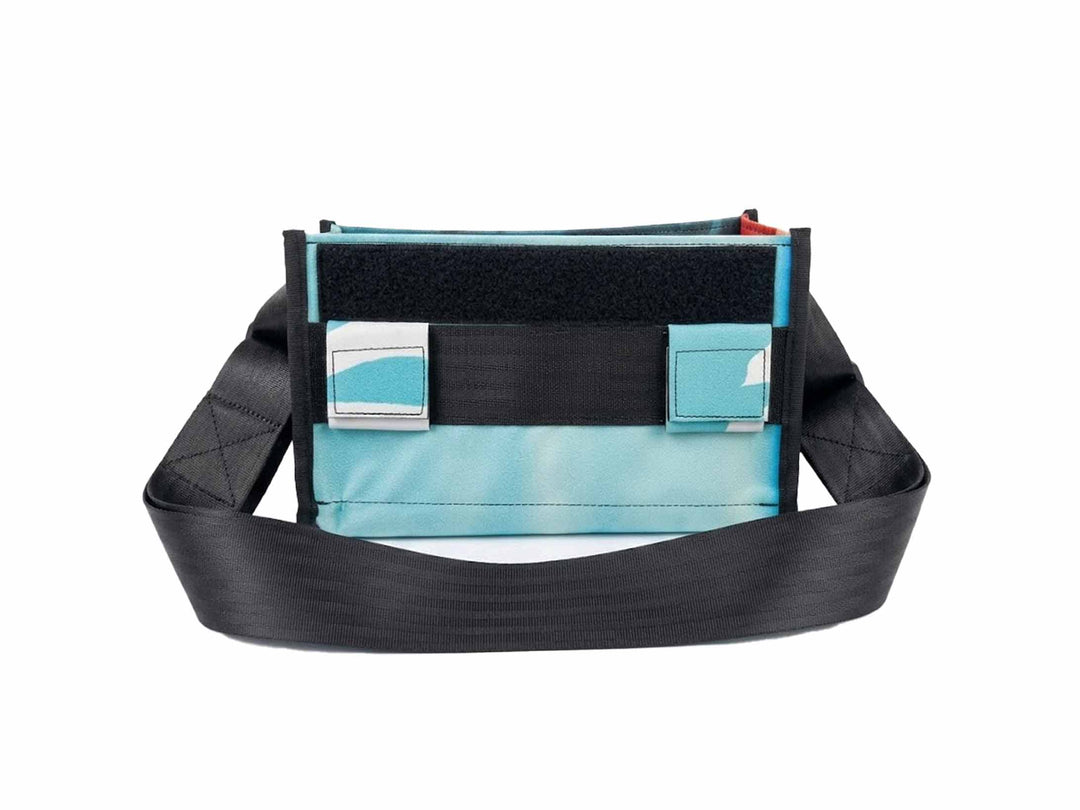 messenger bag / bike handlebar base white & blue drops