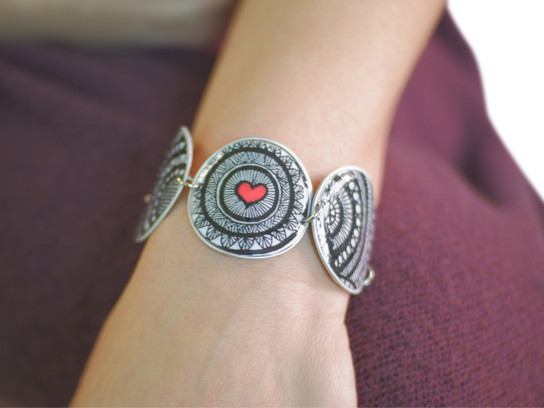 linked bracelet black & white kaleidoscope coffee capsules