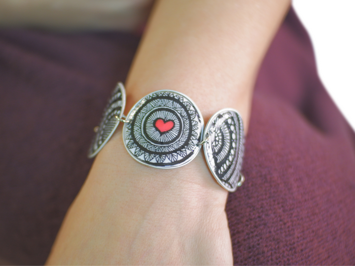 linked bracelet black & white kaleidoscope coffee capsules