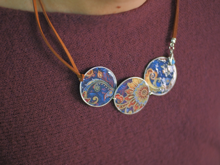princess necklace blue & white tiles coffee capsules