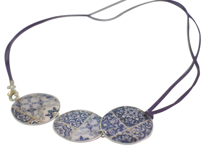 princess necklace blue & white tiles coffee capsules